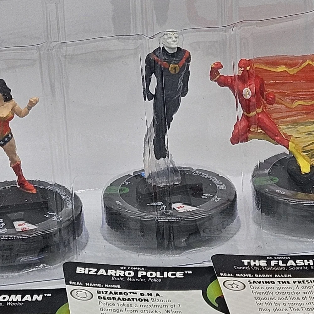 Lot of 5 DC HeroClix Flashpoint Figures with Cards - The Bat, Wonder Woman, The